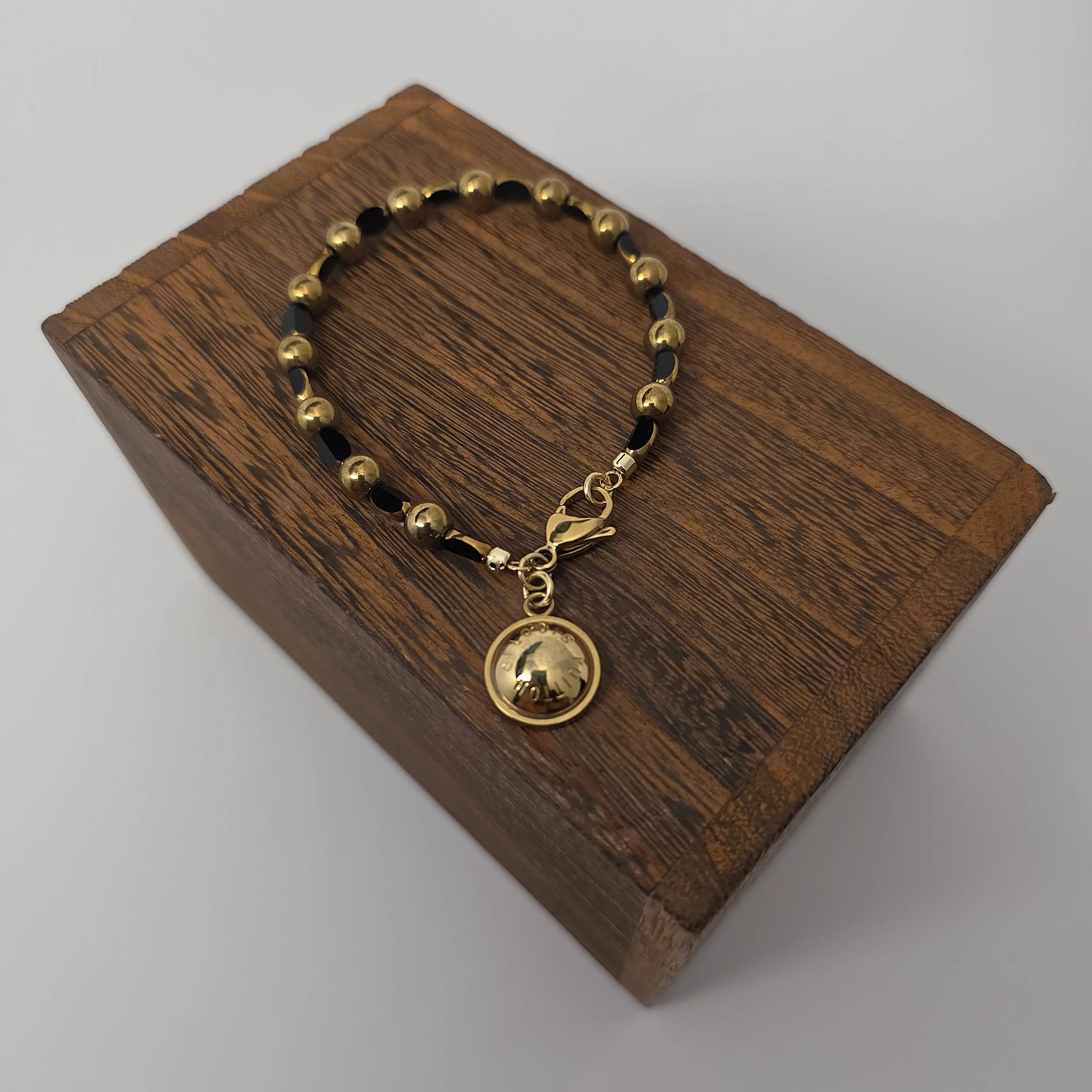 Noir Rivet Braceclet