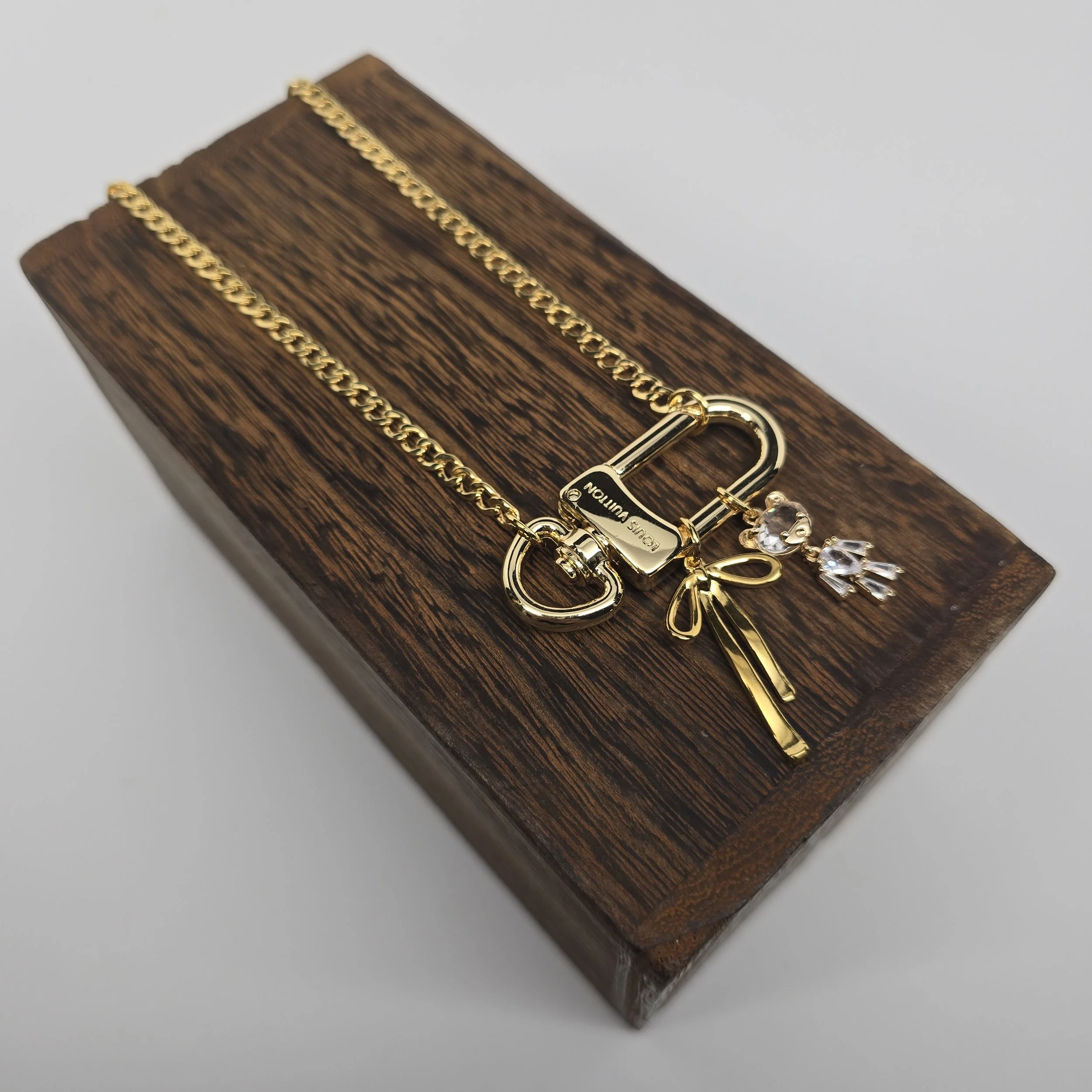 Versatile Bold D-Ring Bear & Bow