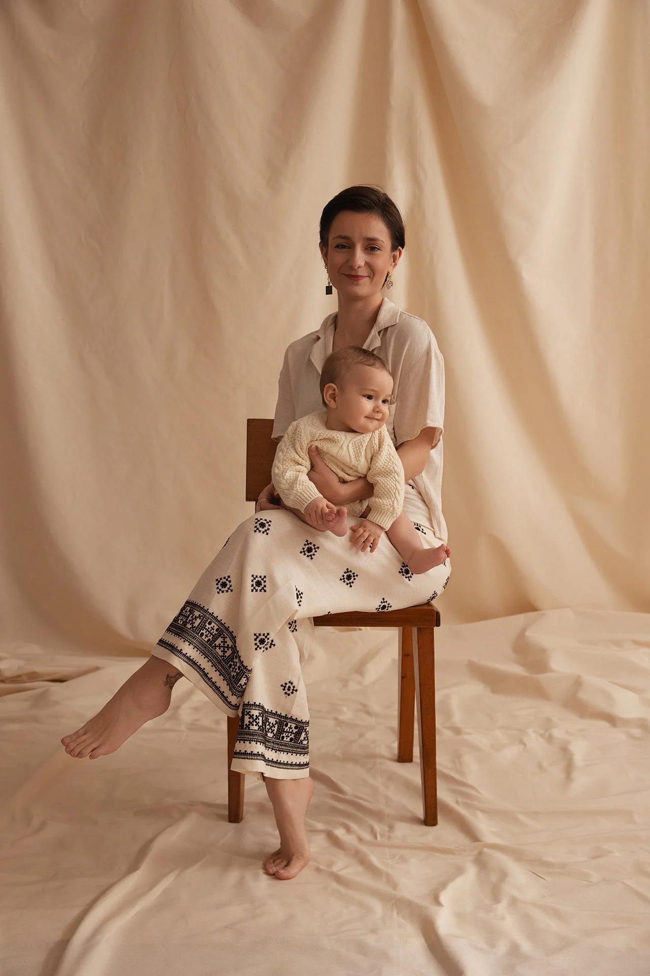 mini sessão de mãe e filho em estúdio em Lisboa