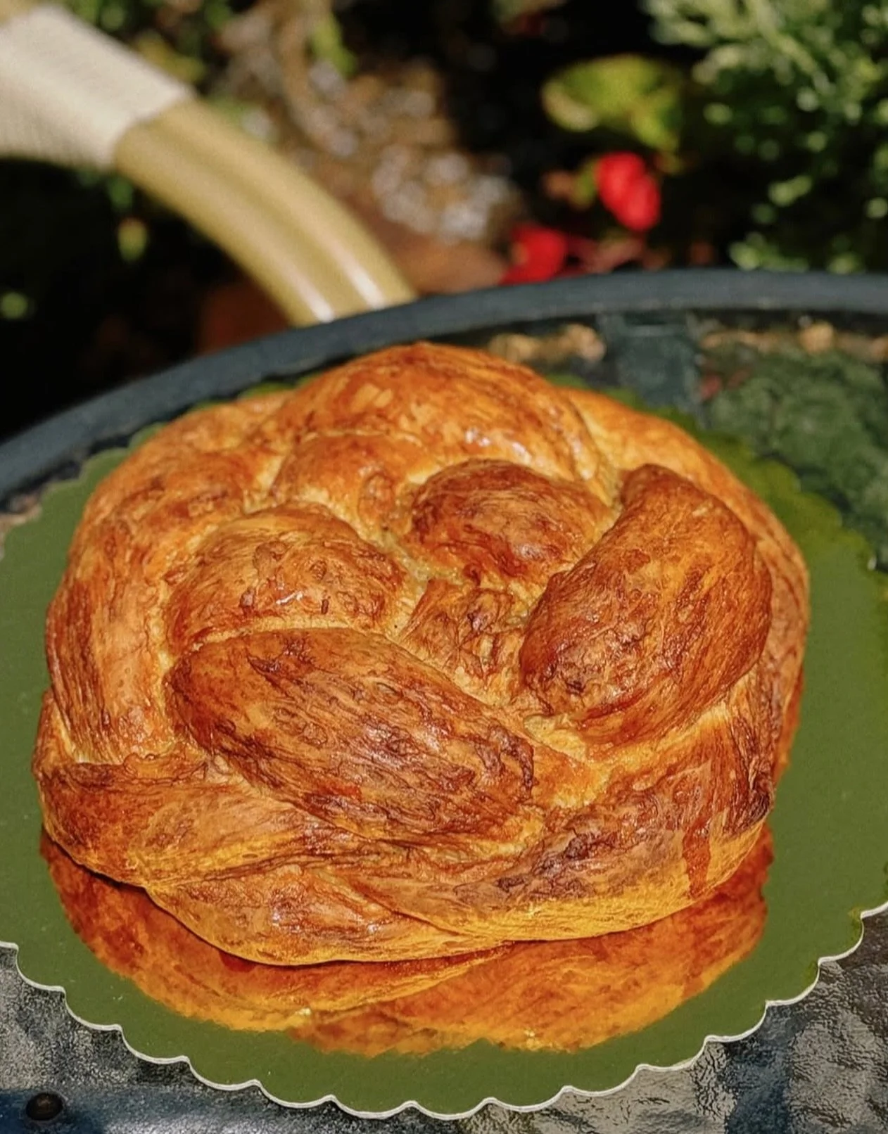 Rosh Hashanah is almost here🍎🍯

✨ Round Challah Pre-Orders
Pickup: Monday, September 22 | 2&ndash;3pm
Order through Tabit &rarr; Future Order &rarr; Select 9/22 + your pickup time.
(Limited challah will be available in the caf&eacute; during the ho