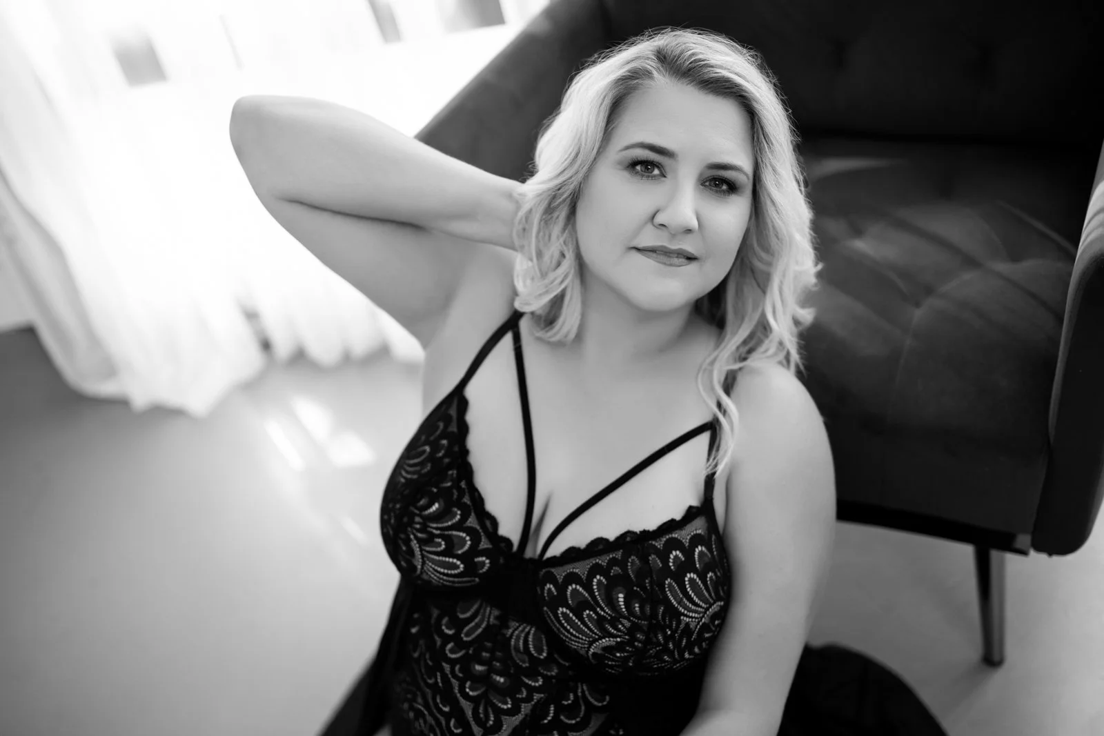 arms-raised-boudoir-movement-shot.jpg