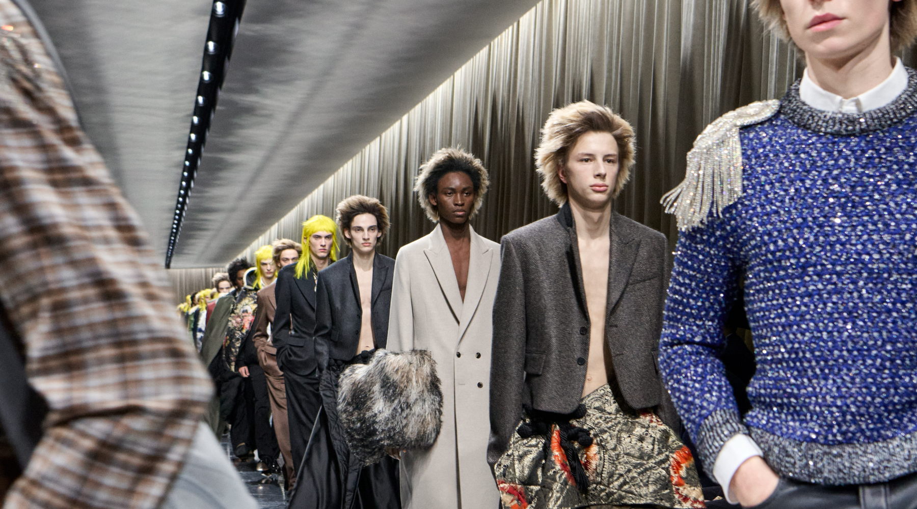 La visión de Jonathan Anderson para Dior redefine al hombre moderno en París