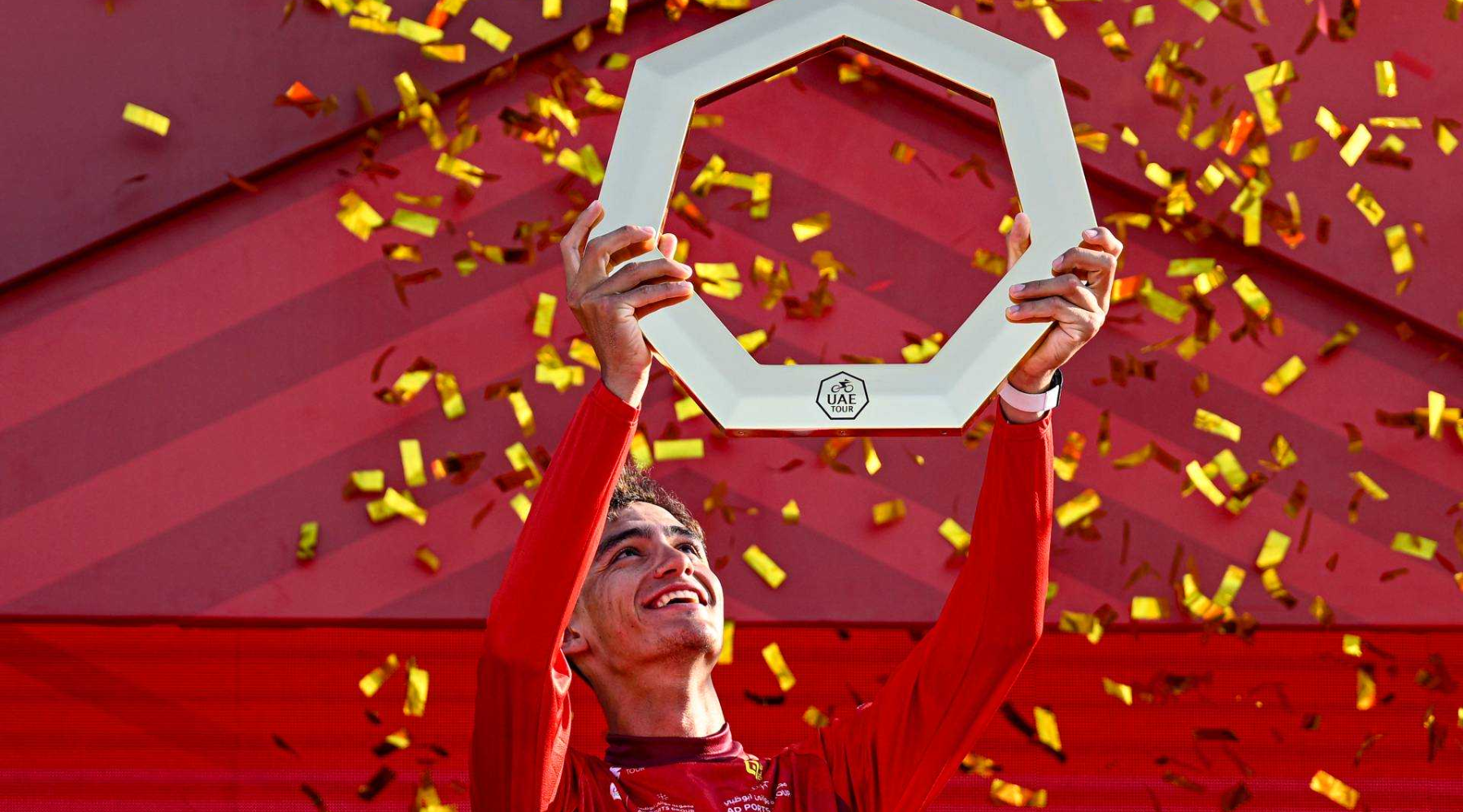 Isaac Del Toro gana el UAE Tour 2026 y hace historia como el campeón más joven