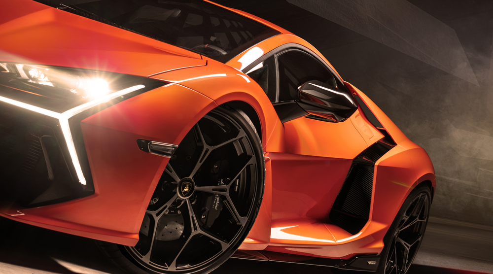 Lamborghini Revuelto, el primer superdeportivo híbrido V12 HPEV — Q8  Magazine