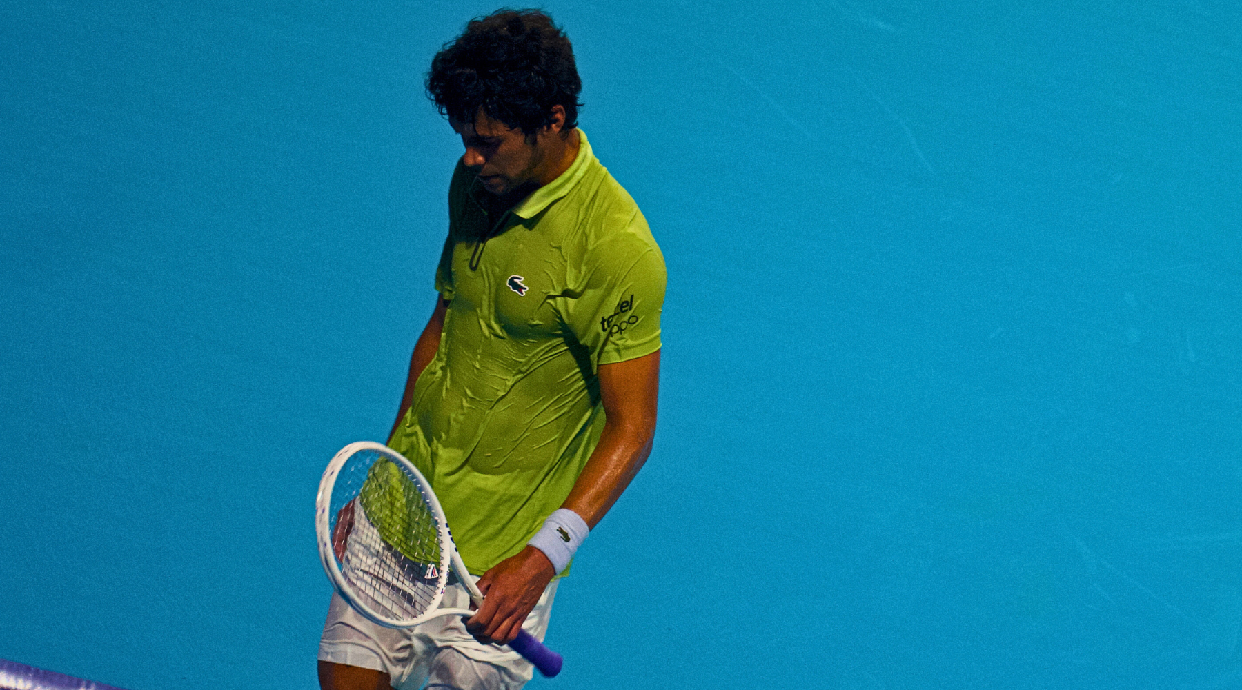 Qué tipo de ropa utilizan los tenistas profesionales para jugar en la cancha