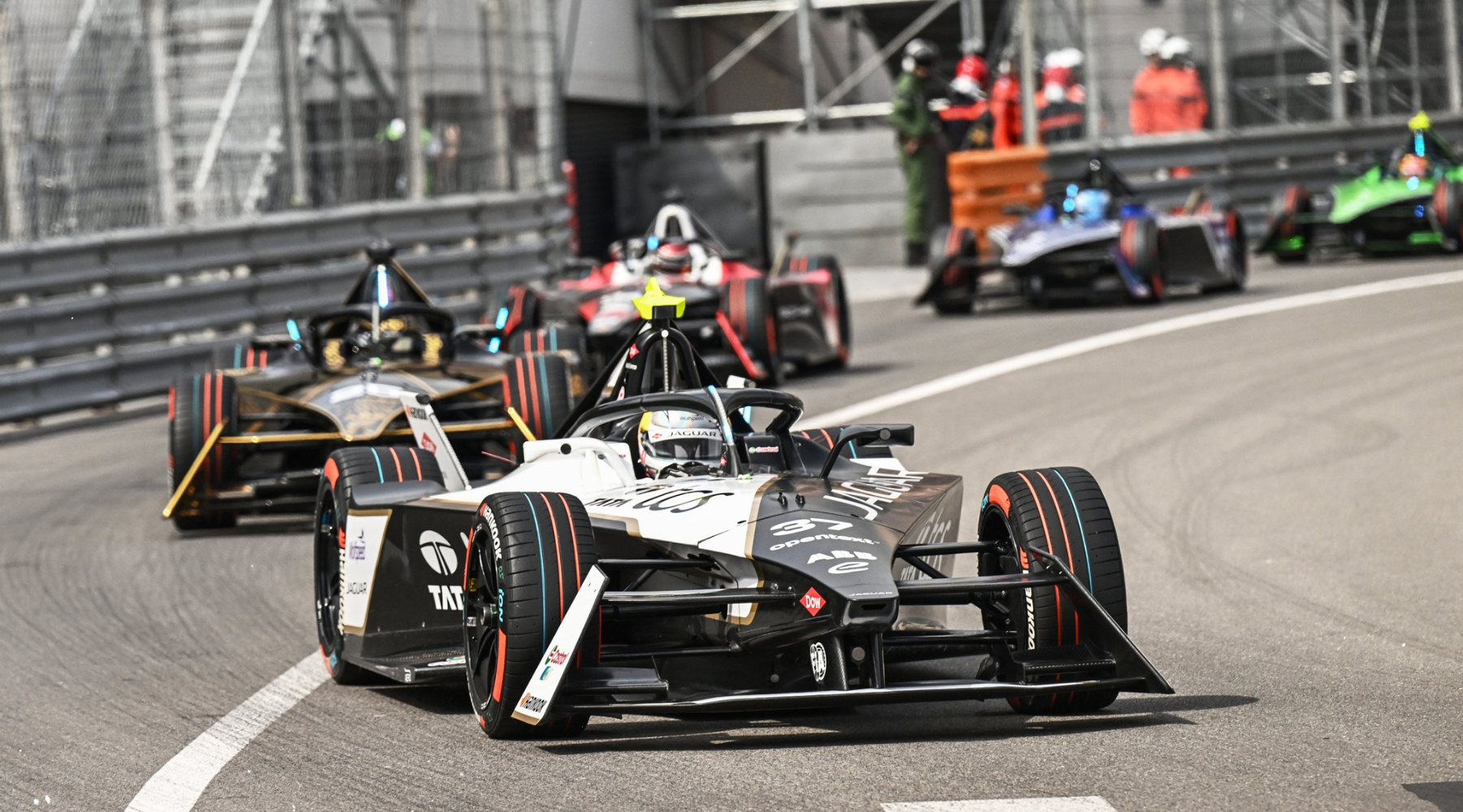 Evans y Jaguar TCS Racing dominan en las calles de Mónaco — Q8 MAGAZINE