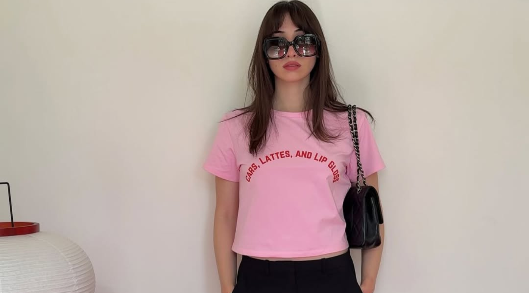Elba O’Ward lanza el segundo drop de merch junto a Pato Shop y estas son las piezas que toda motorsport girlie va a querer