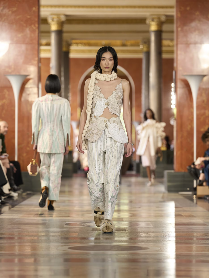 Fashion Week 2026: los looks de pasarela que sí funcionan en Roland ...
