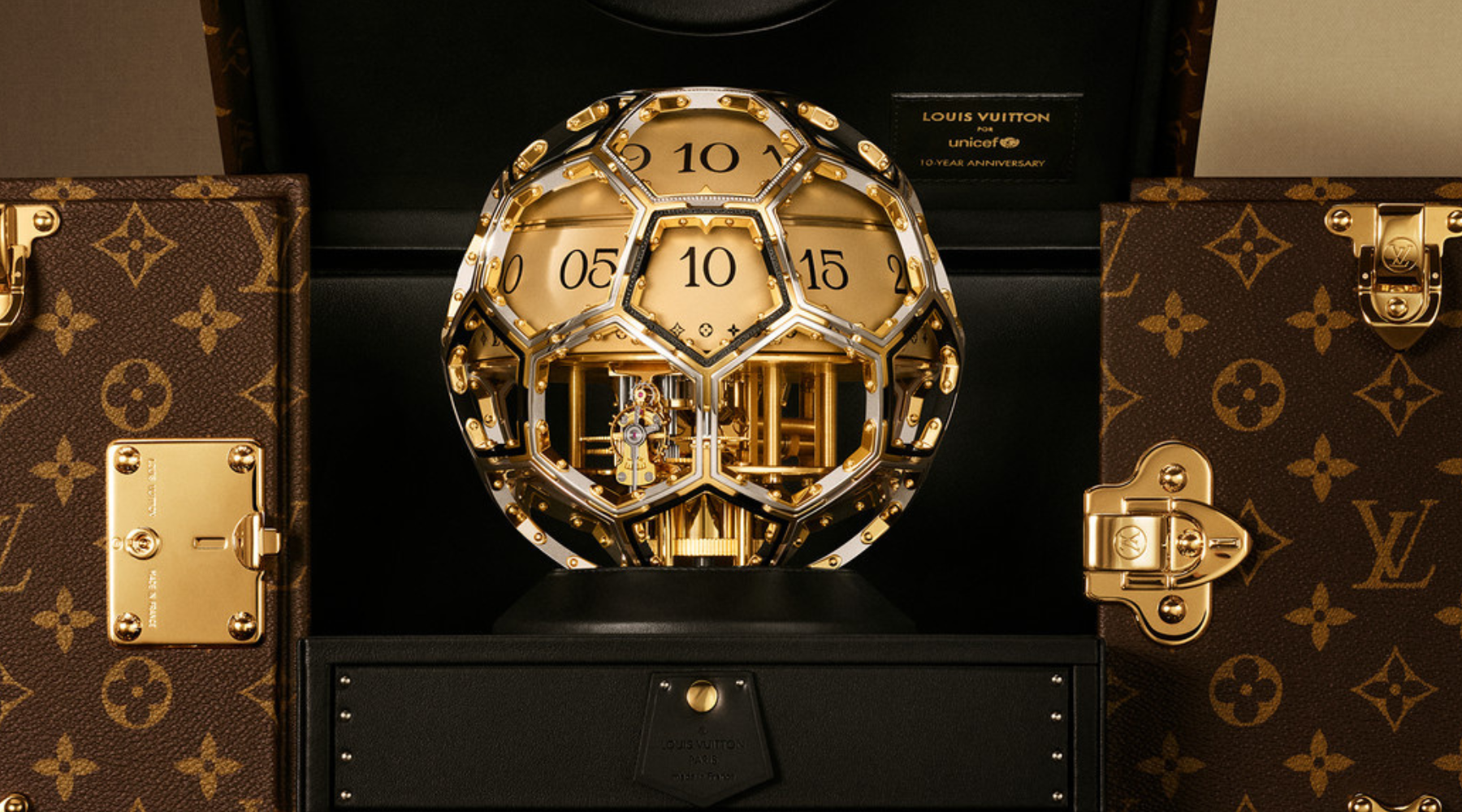 Louis Vuitton y UNICEF celebran 10 años de compromiso global con una histórica subasta junto a Sotheby’s