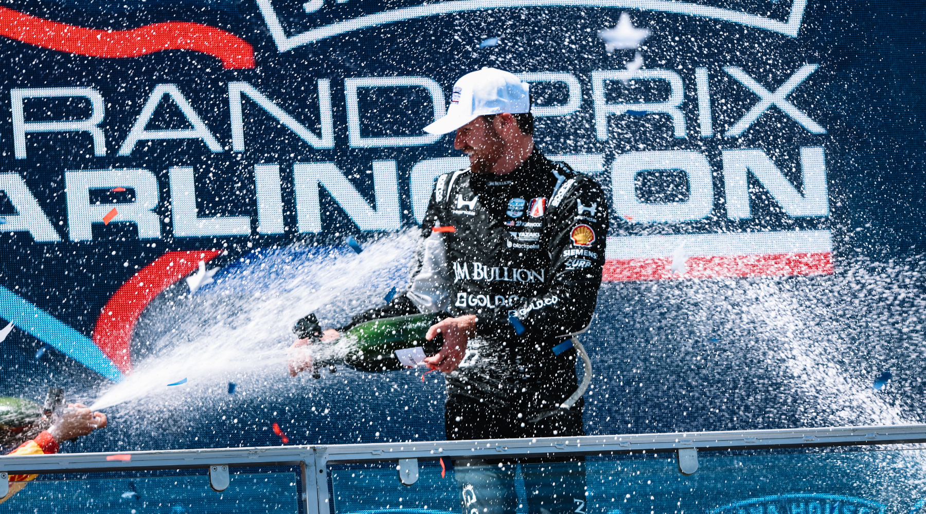 INDYCAR 2026: Kyle Kirkwood gana la carrera inaugural en Arlington, Texas tras un intenso duelo con Álex Palou
