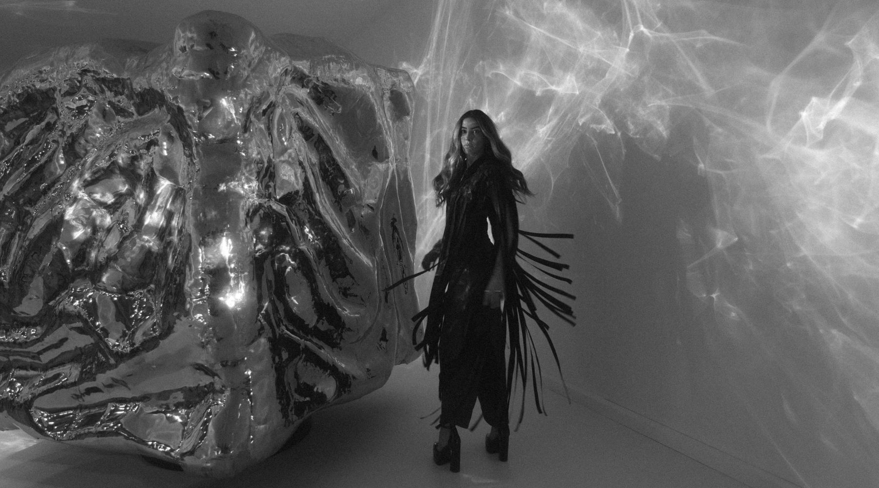 Mercedes-Benz celebra 140 años de innovación y arte contemporáneo en ZⓈONAMACO 2026