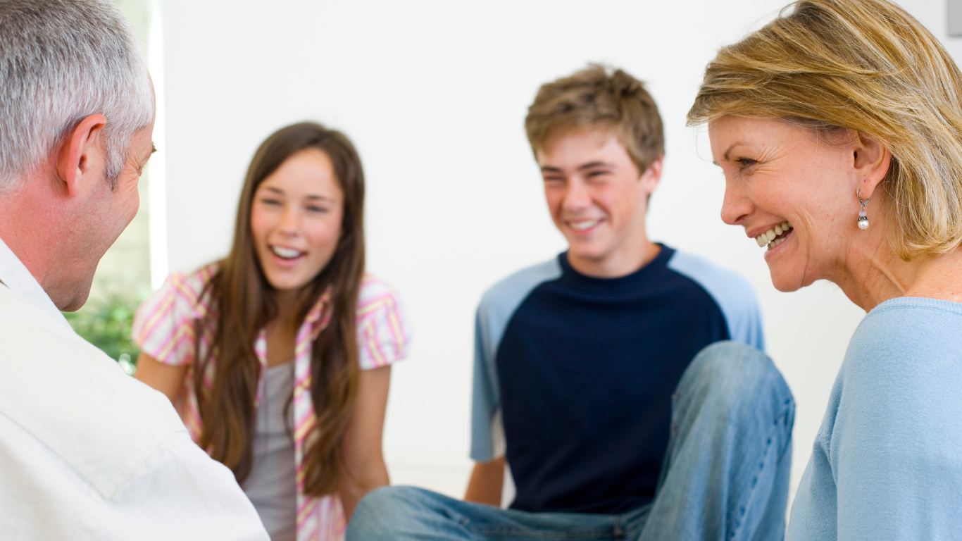 Parents and teenagers. A parent’s Guide to talking to teenagers. Talk with your teenagers in a walk in a Family. Pic of parents and teens. Parents teens