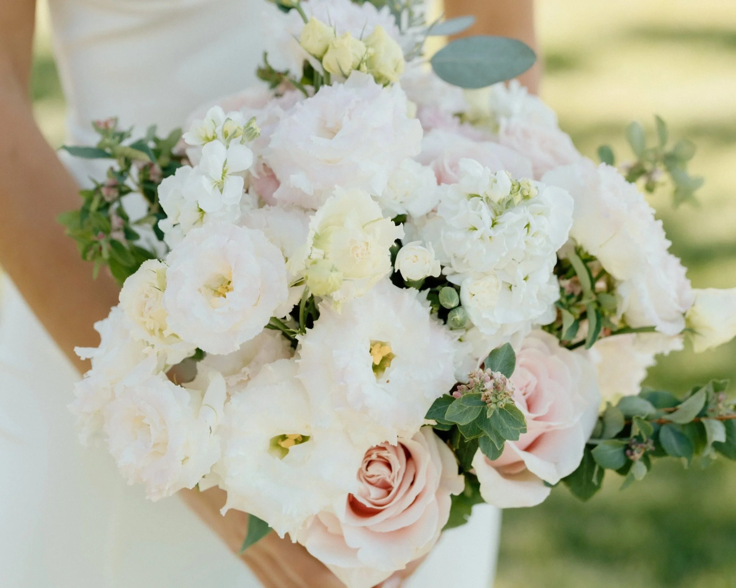 EMILY+B.+PHOTO+CO.+--+Bend%2C+Oregon+Wedding+Photographer+--+Black+Butte+Ranch+Wedding+--+Lauren+%2B+Kyle+--+BRIDALS-50+%281%29.jpg