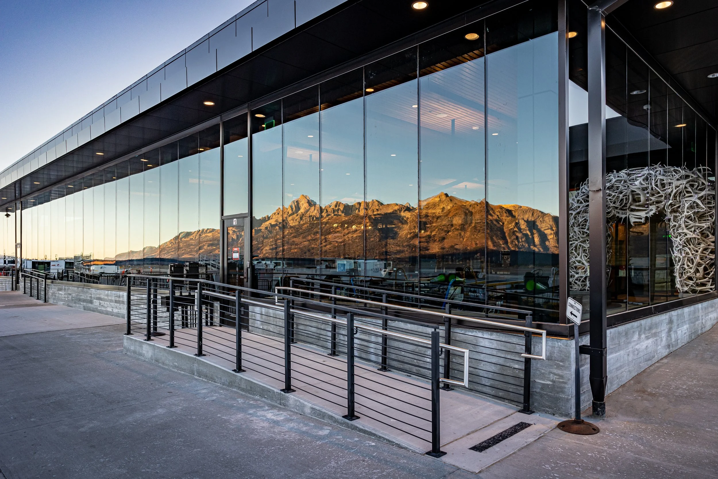 221018 JACKSON AIRPORT 068.jpg