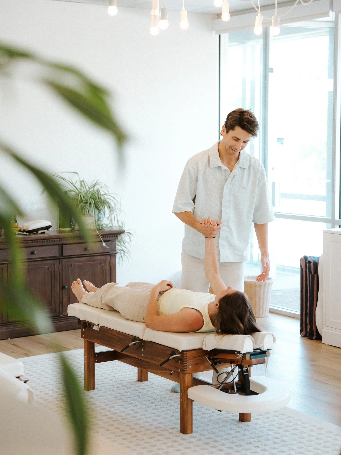 GUESS WHAT! the Gift of Health starts today !!!

from 12/1&ndash;1/29, any new practice member can snag their first two visits for only $47 + (!!!) a $100 care plan credit &mdash; truly the best deal of the whole year and the happiest way to head int