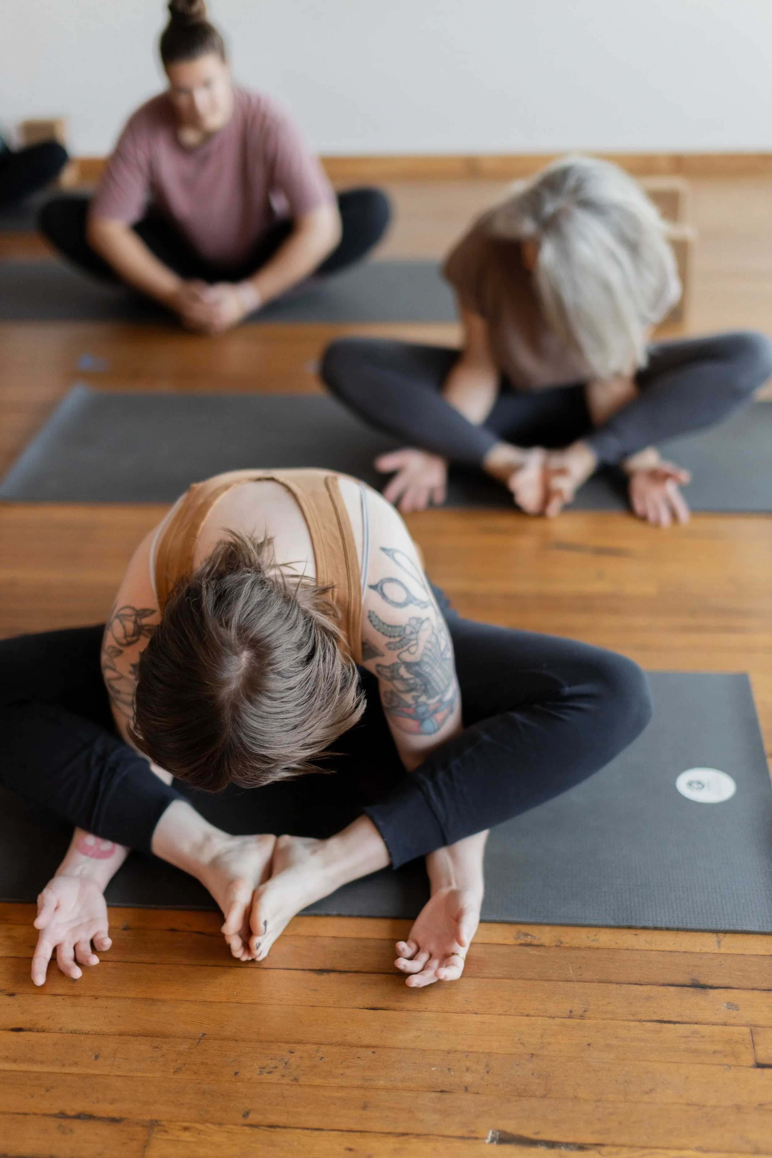  Calm Abiding: 4-Part Yin Yoga & Mindfulness Series with Kendall Tetsworth & Liza Higbee-Robinson