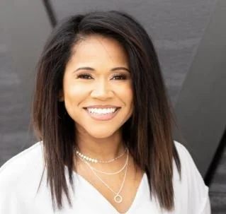 HeadShot Mariah.JPG