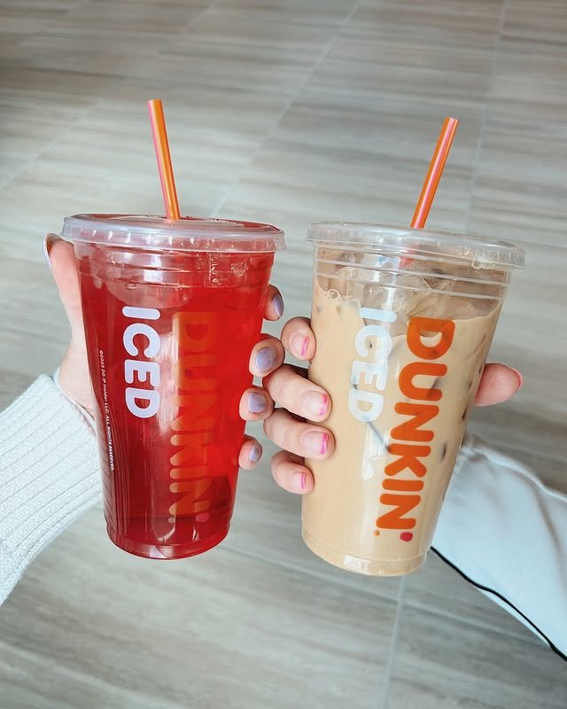 Every refresher girl needs her iced coffee girl 🧡 Grab your bestie and stop by @dunkin&rsquo; for fuel before you spend the day shopping at your favorite spots like @brandymelvilleusa and @urbanoutfitters!
.
.
.
#theshopsatlegacyeast #dunkin
