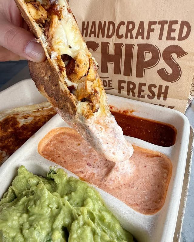 YUM 😋 Your lunch is waiting at @chipotle! Build a bowl, burrito or quesadilla your favorite way! 
.
.
.
#theshopsatlegacyeast #chipotle