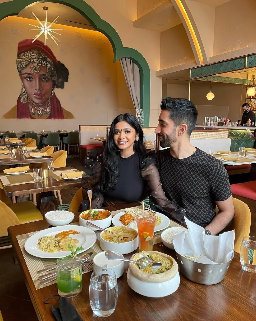 When award-winning chef @sanjeevkapoor brings his flavors to Plano&hellip; you go 👏 @theyellowchillidallas is THE spot for vibrant, modern Indian dishes!

📸  @sruthijayadevan
.
.
.
#shopsatlegacyeast #theyellowchili
