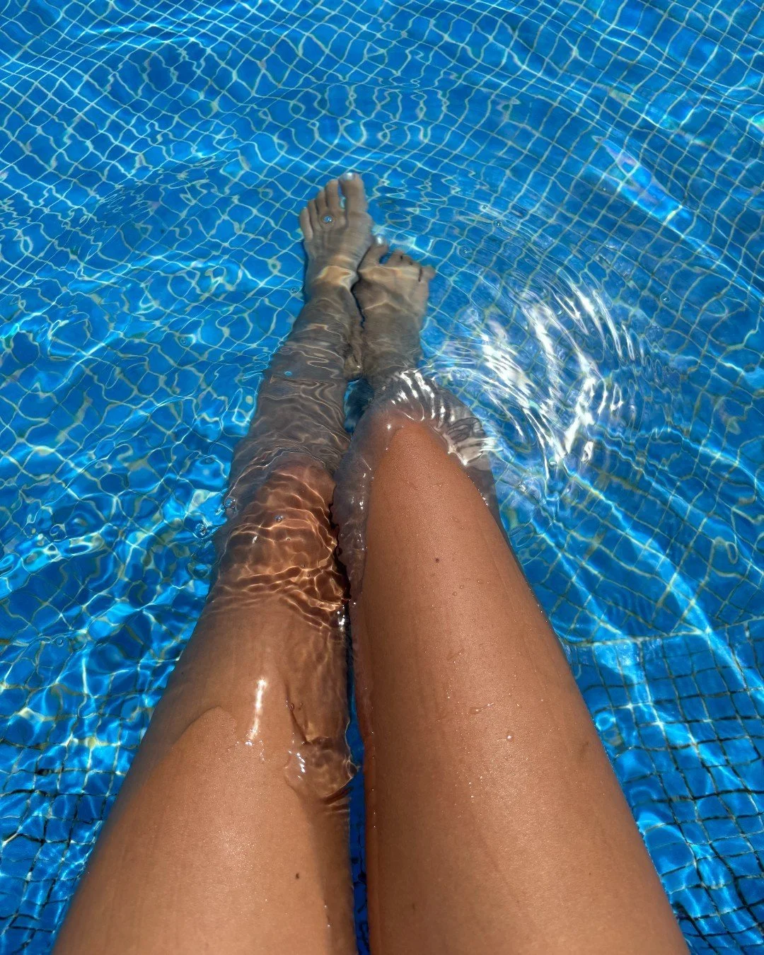 Smooth skin season is always in ✨ @prettykittywax specializes in every type of waxing from full body to brazilians. Book today and get $10 OFF services $65+
.
.
.
#shopsatlegacyeast #theprettykitty