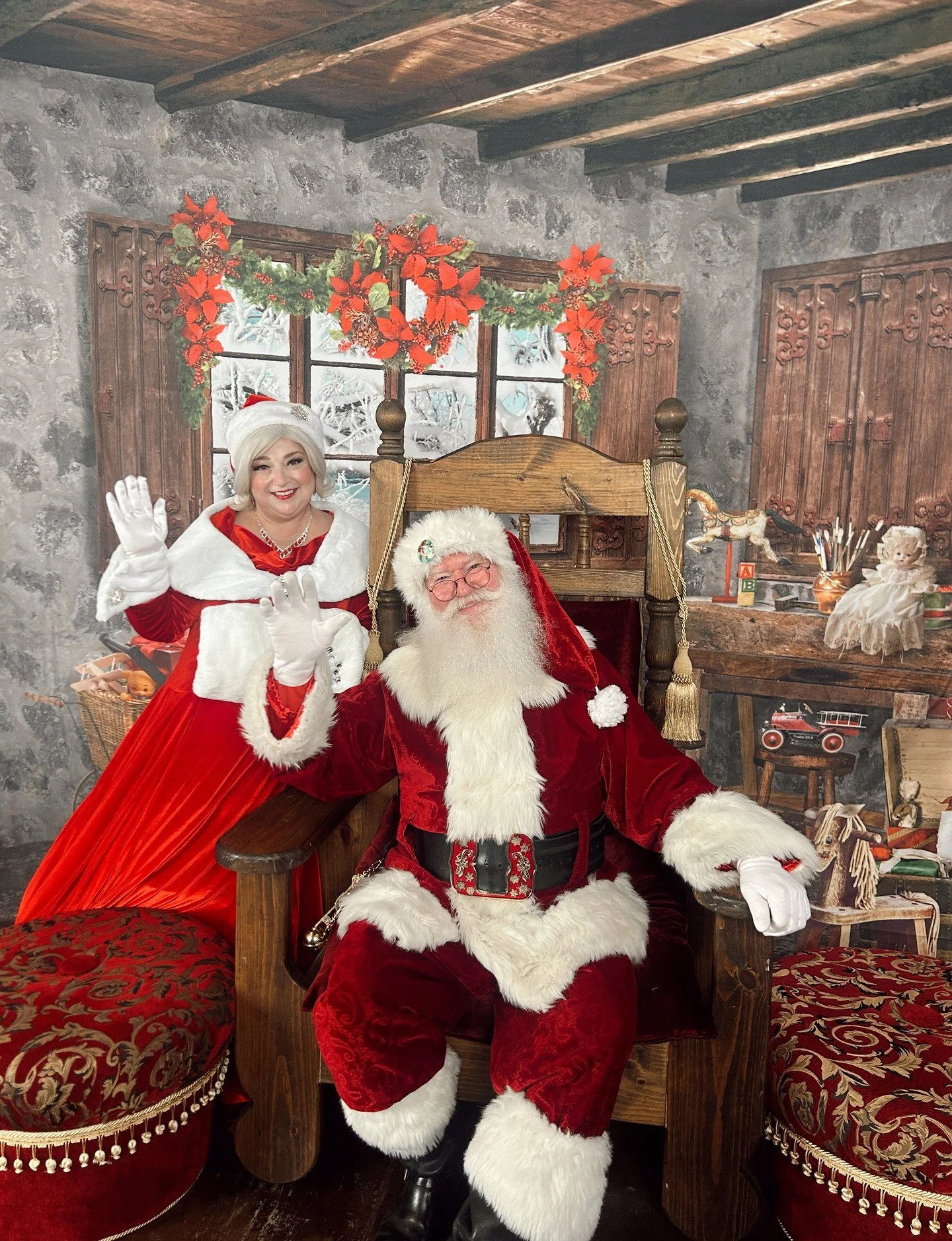 Save the date!🎄 Lights at Legacy returns Sunday, November 23 from 4&ndash;7 PM! Enjoy complimentary train rides, inflatables, photo ops, stilt walkers, live entertainment, and food + drink samples from your favorite shops and restaurants. Head to ou
