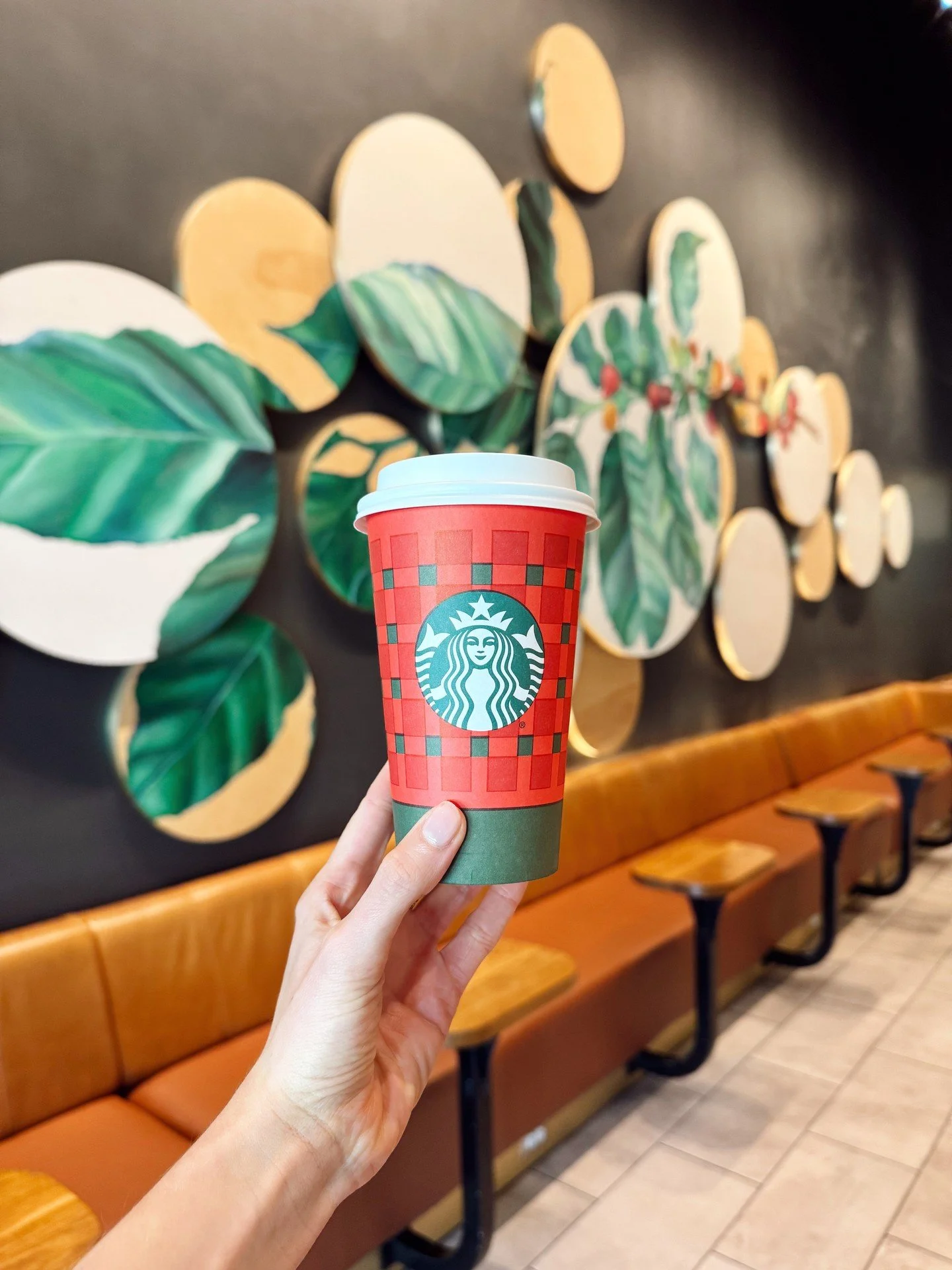 It's red cup season at @Starbucks! ❄️☕✨

From peppermint classics to new festive flavors, the holiday drink menu is here. Which seasonal sip is your favorite?
.
.
.
#shopsatlegacyeast #starbucks