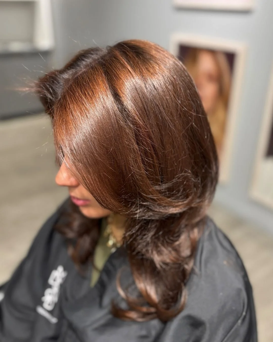 Shiny, deep copper is the color of the season and @madisonreed is perfecting it! 🔥🐻
.
.
.
#shopsatlegacyeast #madisonreed