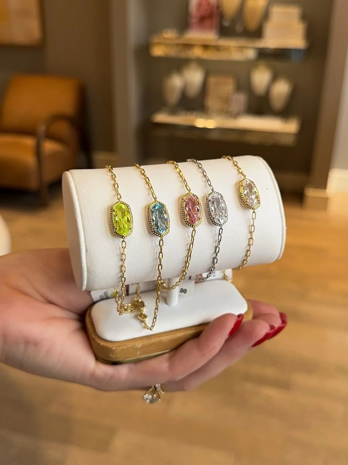 A new take on a Kendra Scott favorite💎

Icons, reimagined. Your favorite silhouettes just got a gorgeous spring refresh. Meet the Elisa Luxe pendant, with all-new materials for the perfect pop of color.

📍The Shops at Legacy East