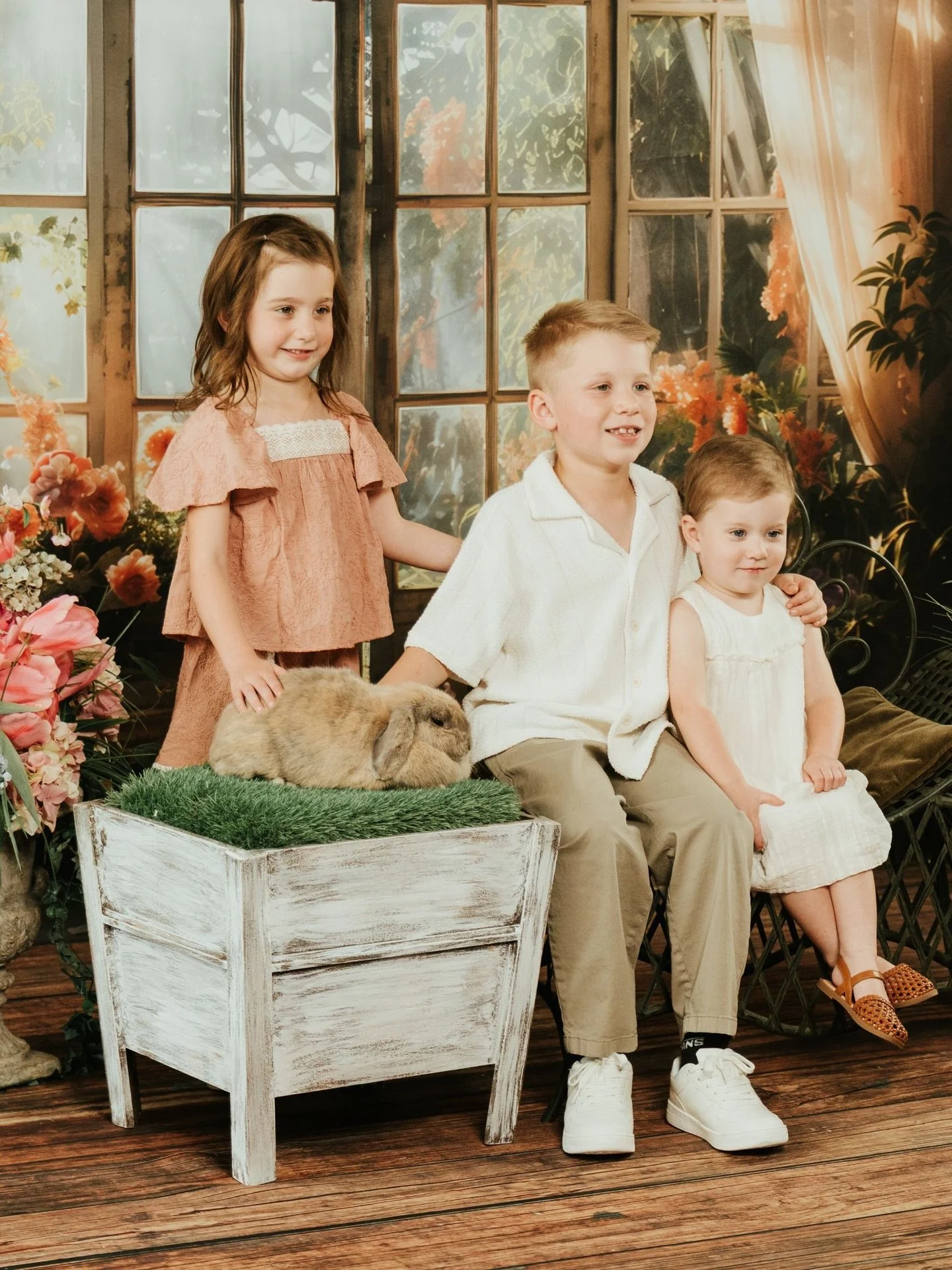 Spring photos with live bunnies 🐇🌸

Now through April 4, capture the sweetest spring memories at The Shops at Legacy East with our professional bunny photo sessions.

Visit the link in bio to view session availability and book your photo session!