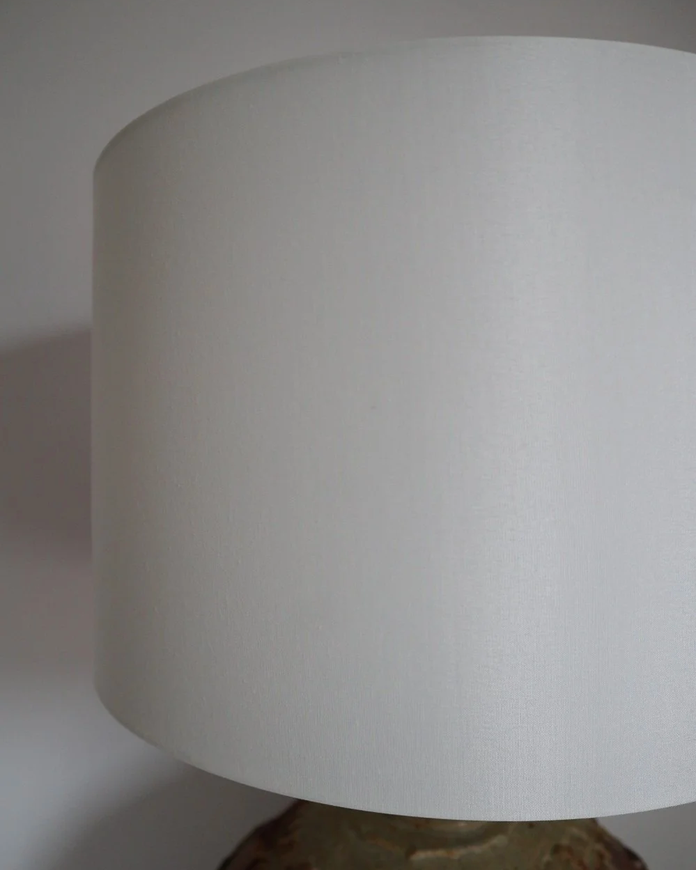 Large mid century Brutalist Bernard Rooke spherical art pottery table lamp with graduated slab sections and matt brown glaze. England, circa 1960s.