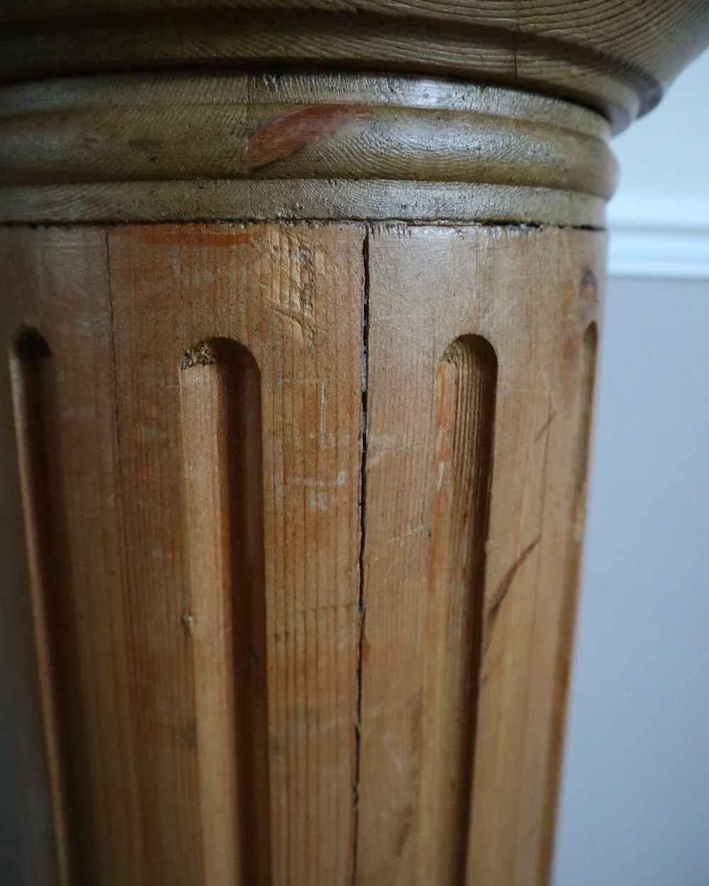 Vintage Hollywood Regency style wooden fluted column display plinth.