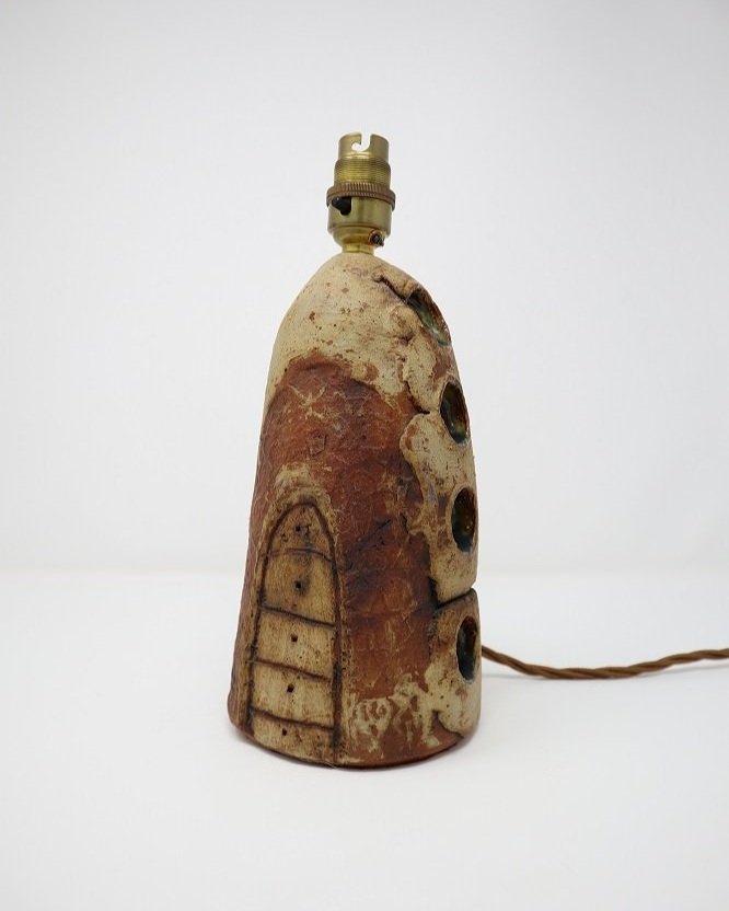 Conical shaped brutalist stoneware table lamp attributed to British potter Bernard Rooke (born 1938).