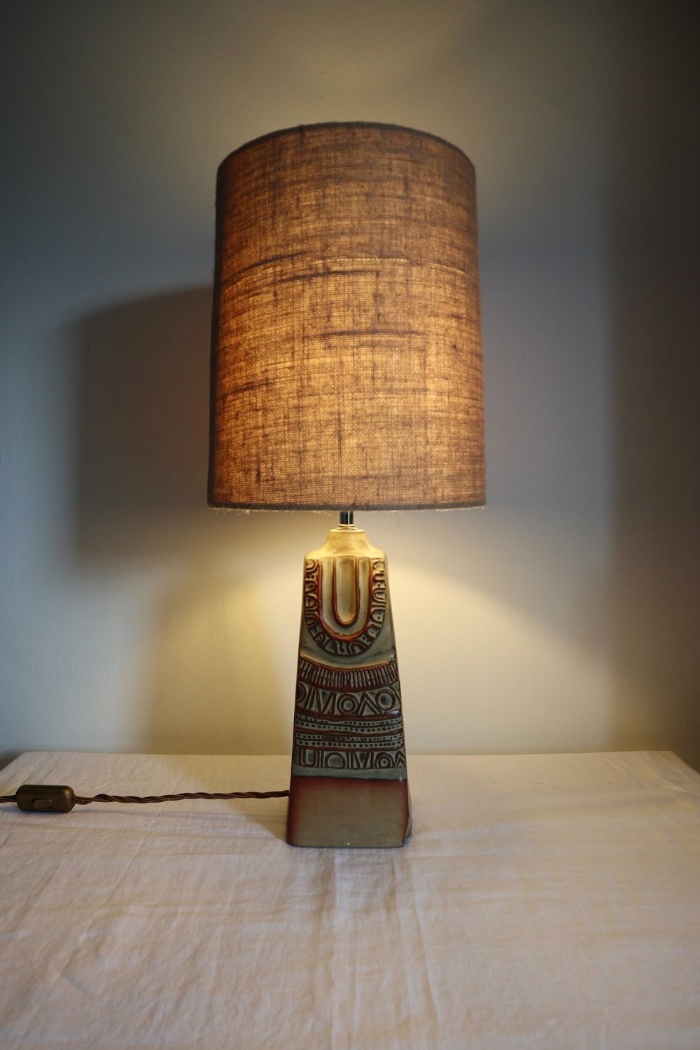 Mid century 1960s Cornish Louis Hudson studio pottery ceramic table lamp with abstract design.