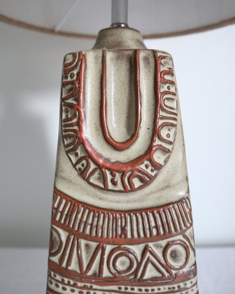 Mid century 1960s Cornish Louis Hudson studio pottery ceramic table lamp with abstract design.