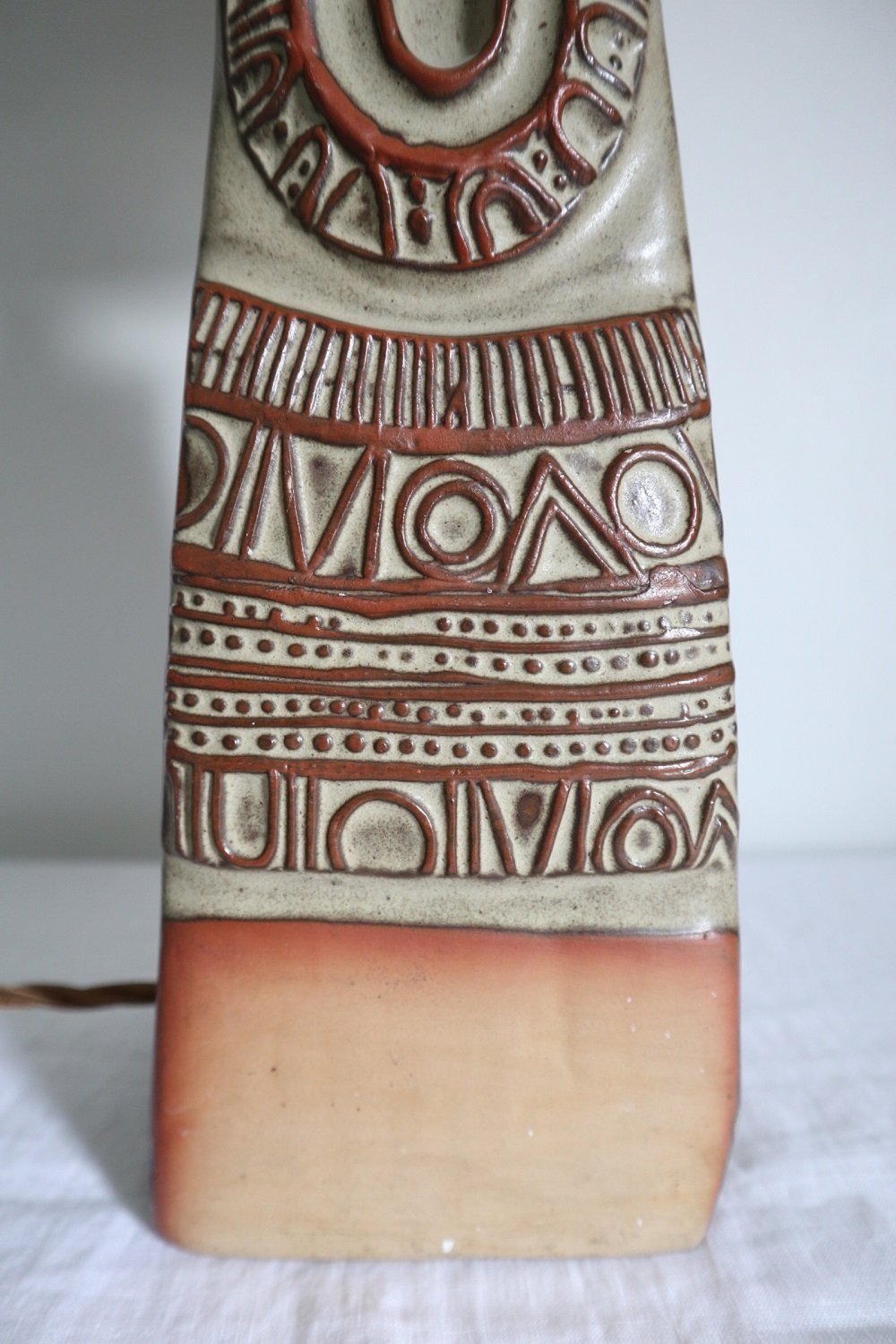 Mid century 1960s Cornish Louis Hudson studio pottery ceramic table lamp with abstract design.