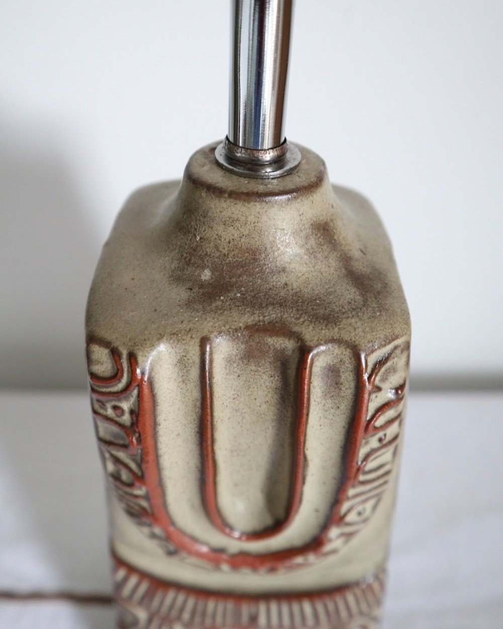 Mid century 1960s Cornish Louis Hudson studio pottery ceramic table lamp with abstract design.