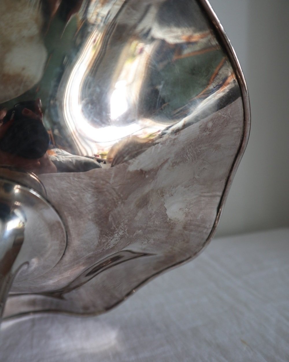 Vintage shiny silver plated scallop edge pedestal dish. Stamped 9051 to base.