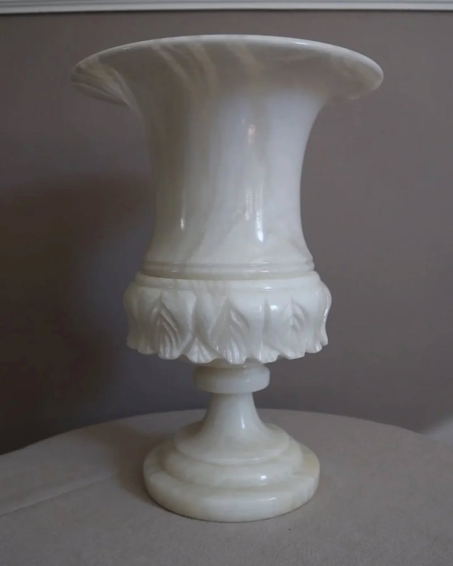 New to Peach ~ Large Italian carved alabaster urn table lamp, with delicate petal details. Has a charming light when switched on. 

Rewired and PAT tested. 

In fantastic vintage condition.

H34.5cm / Top Diam 25cm / Base Diam 15cm

#alabaster #vinta