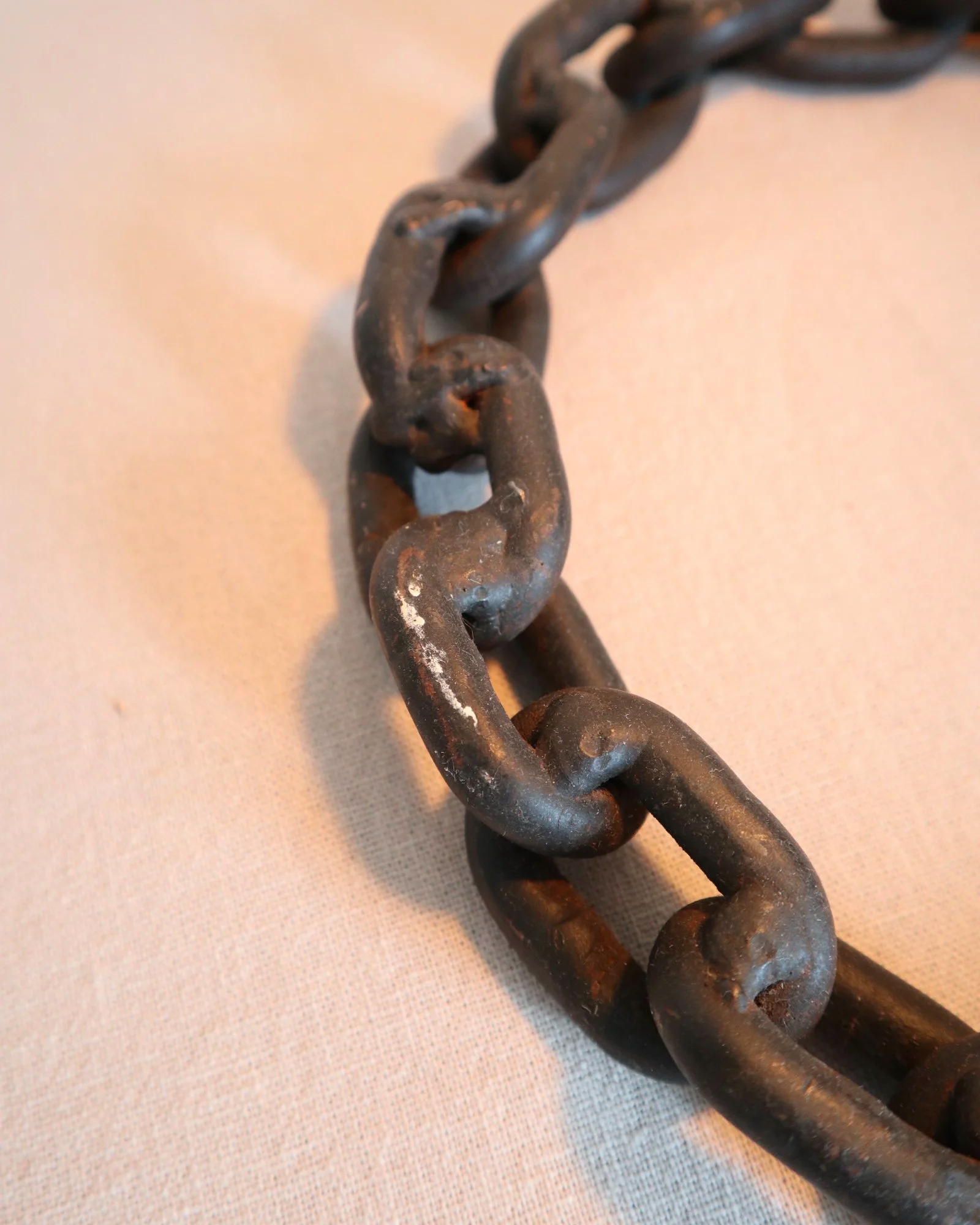 Brutalist large and heavy welded chain lamp. Unknown age.
