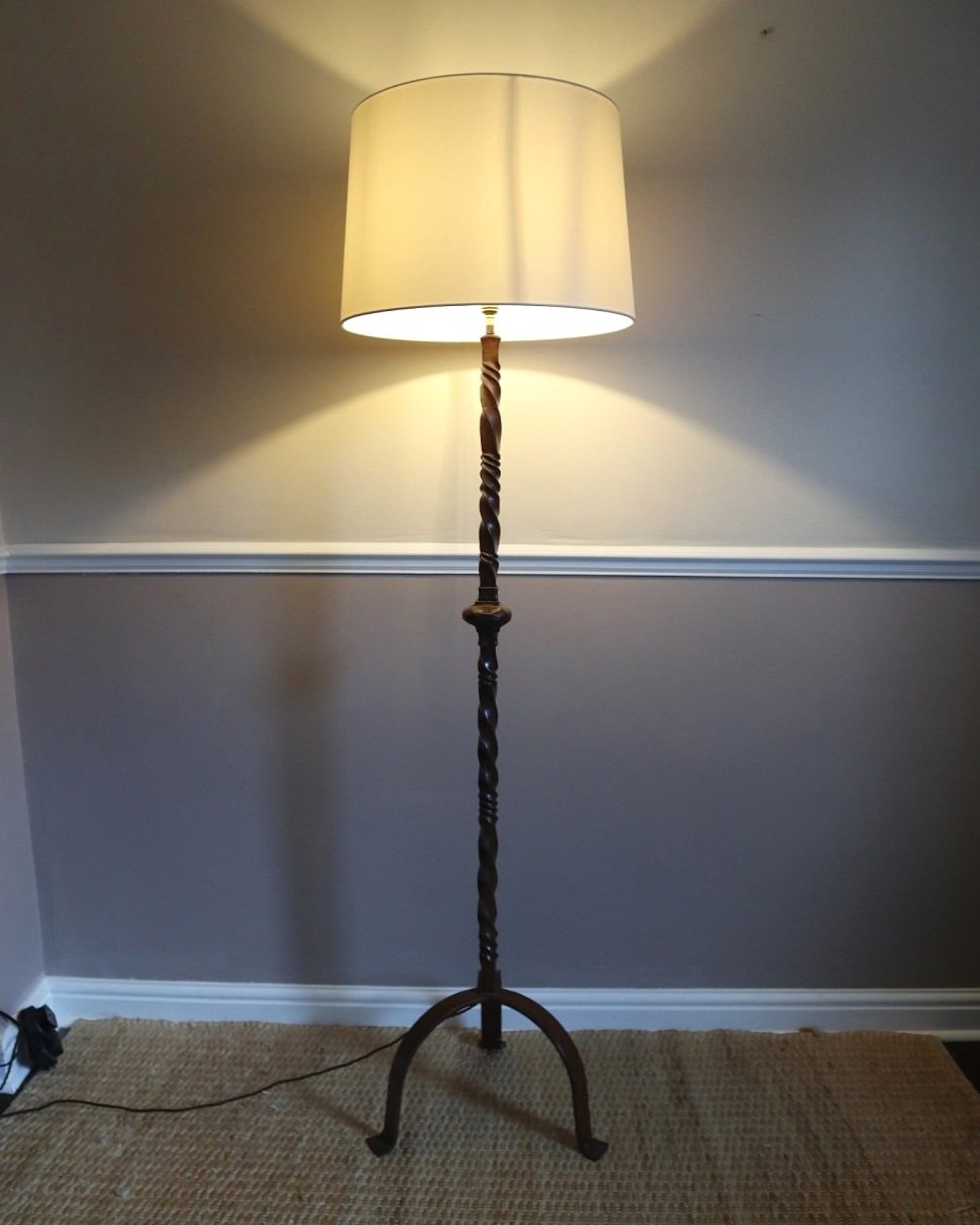 Brutalist French heavy wrought iron floor lamp in the style of Ateliers de Marolles, circa 1950s.