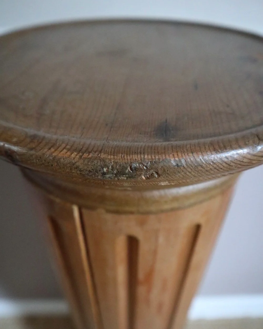 Vintage Hollywood Regency style wooden fluted column display plinth.