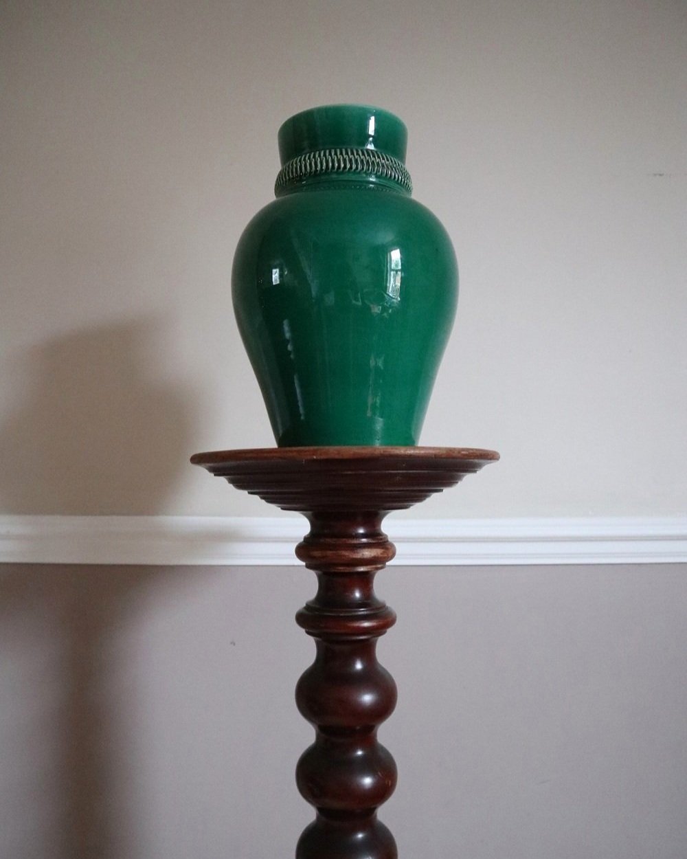 Tall mid century darkwood jardiniere plant stand display plinth with carved bobbin column and heavy turned wood base.