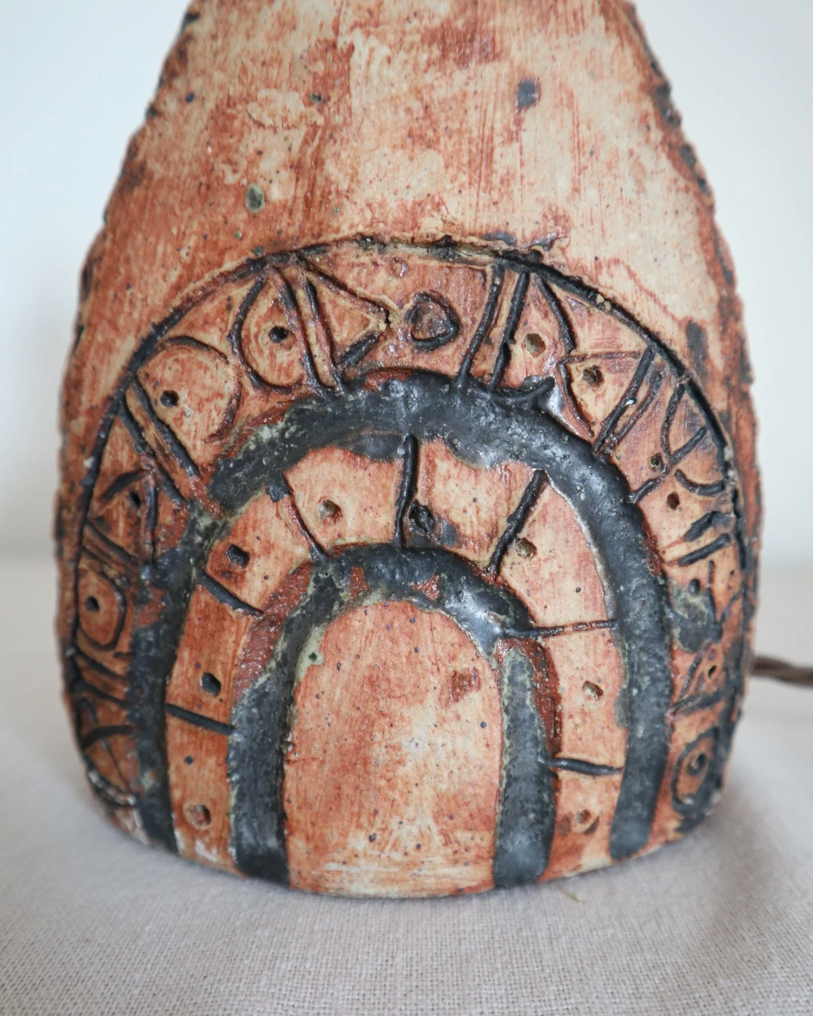 Small Brutalist stoneware table lamp by British potter Bernard Rooke. With stamped, rune-like impressions. Circa 1970s.