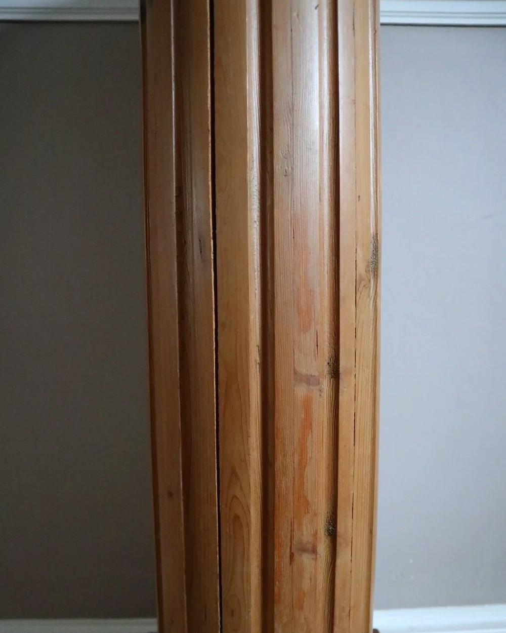 Vintage Hollywood Regency style wooden fluted column display plinth.