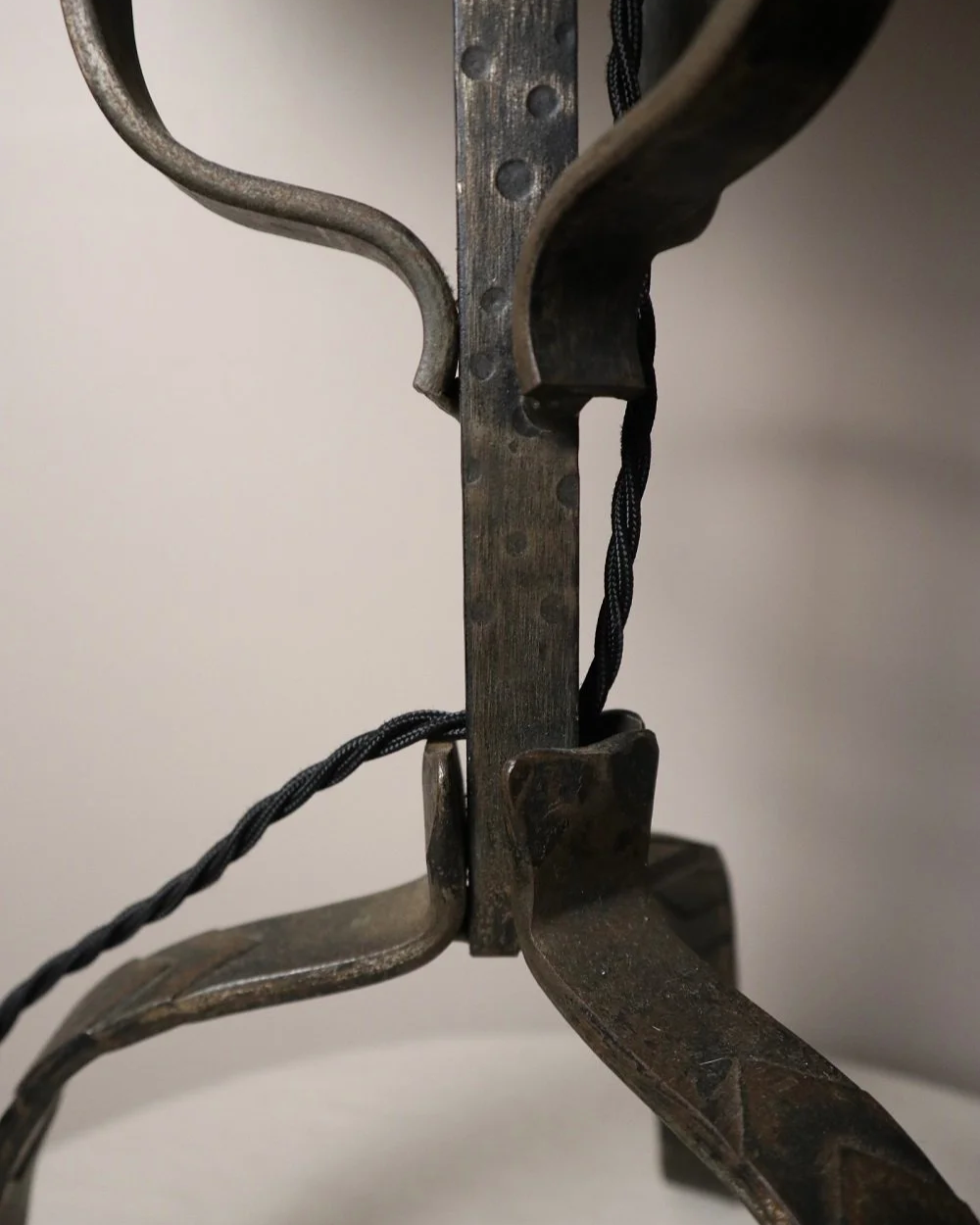Large Brutalist wrought iron tripod lamp from the Netherlands, 1960s.