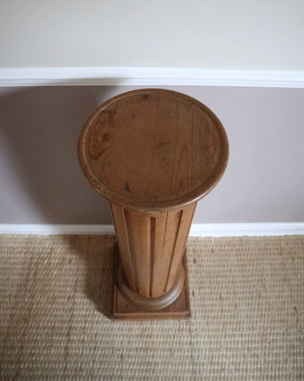 Vintage Hollywood Regency style wooden fluted column display plinth.