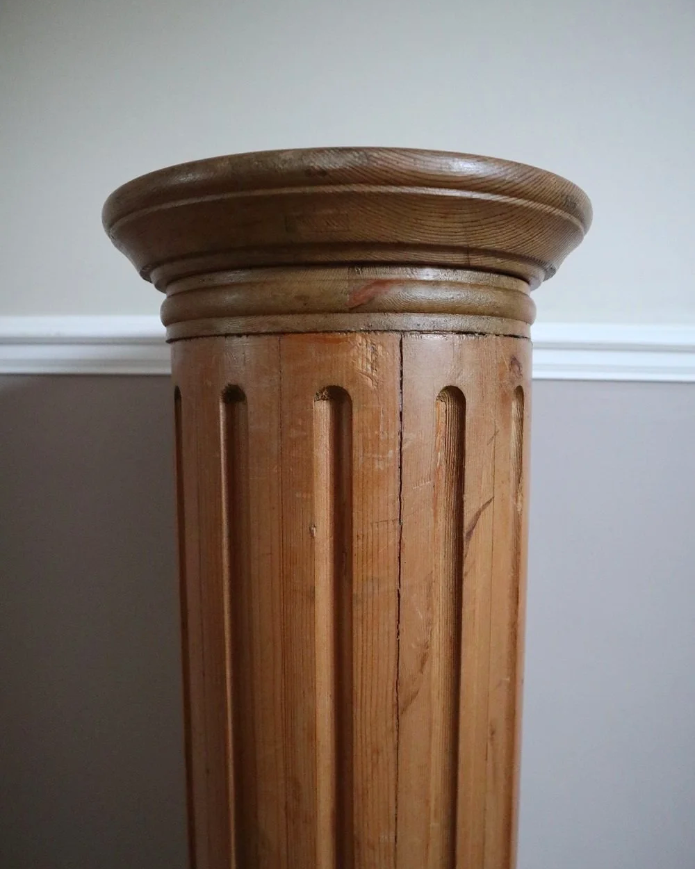 Vintage Hollywood Regency style wooden fluted column display plinth.