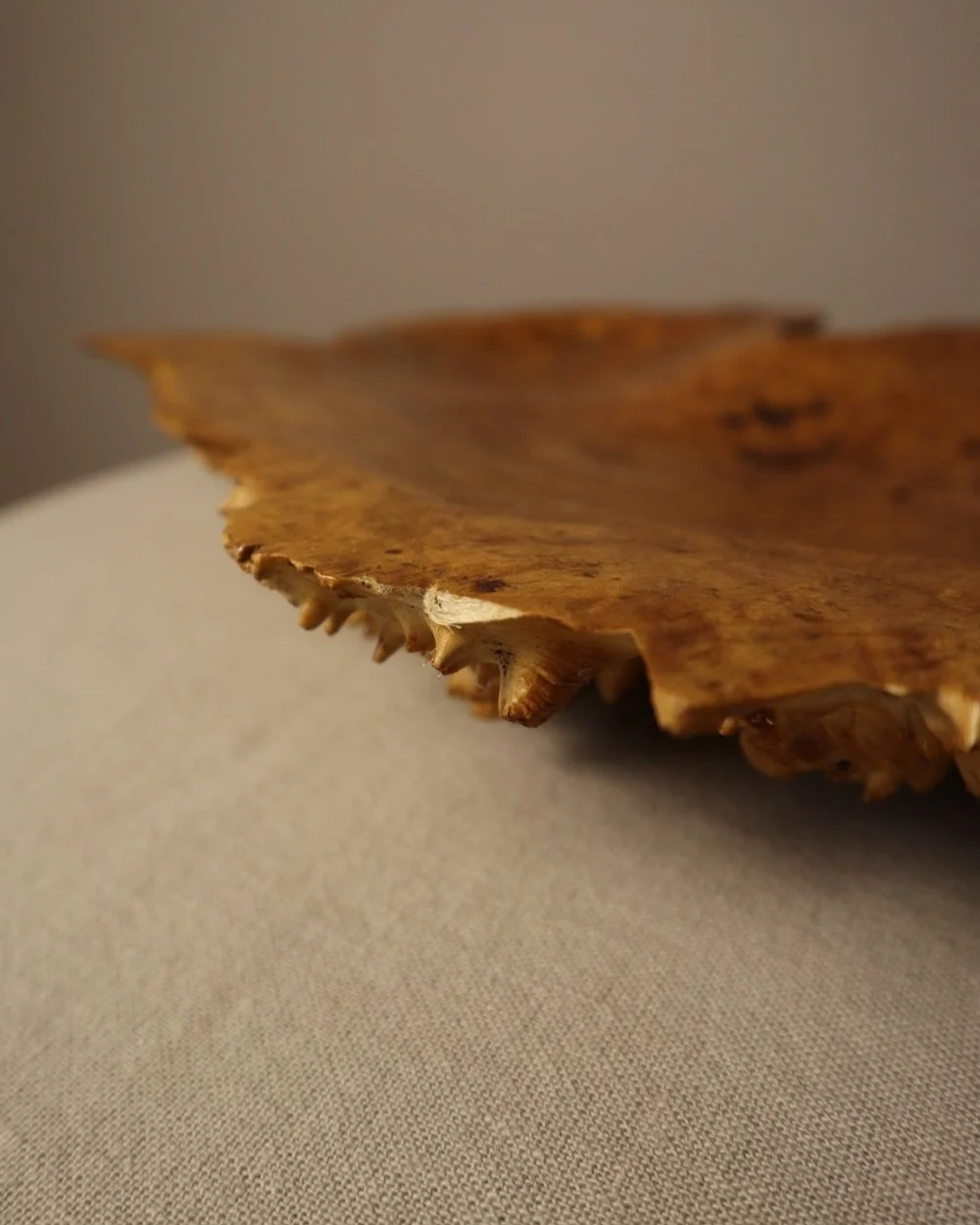 IDecorative hand carved golden toned burr wood centrepiece dish with polished centre and organic naturalistic outside.