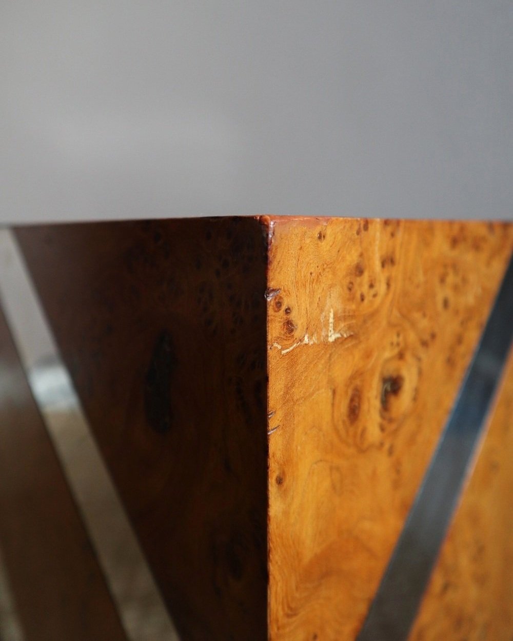 Mid century modern Italian style burr and steel cube side table in the style of Willy Rizzo, circa 1970s.